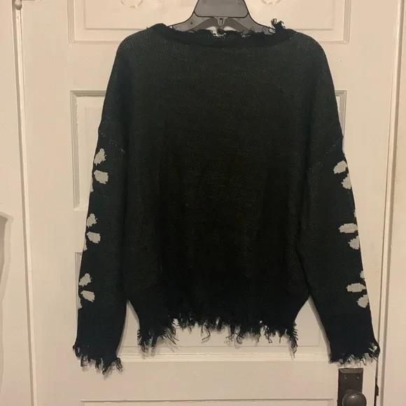 NWOT No Brand sz. L Torn Daisy Sweater Super Soft! - Picture 4 of 4
